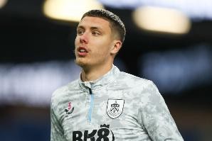 队报：热刺就艾斯特福与伯恩利重启谈判，伯恩利冬窗要价3500万欧